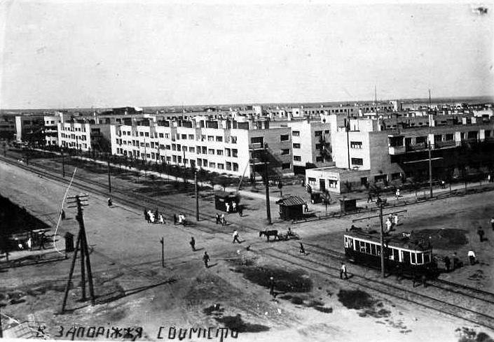 Прогулки по Запорожью с Романом Акбашем: гуляем от Металлургов до Леонова (фото) - фото 4 Прогулки по Запорожью с Романом Акбашем: гуляем от Металлургов до Леонова (фото) - фото 4