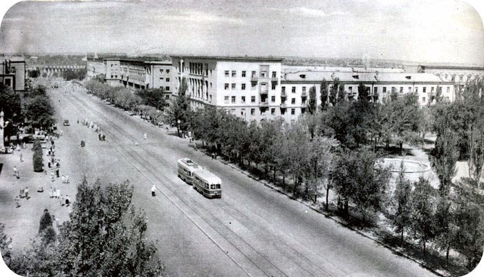 Прогулки по Запорожью с Романом Акбашем: гуляем от Металлургов до Леонова (фото) - фото 16 Прогулки по Запорожью с Романом Акбашем: гуляем от Металлургов до Леонова (фото) - фото 16