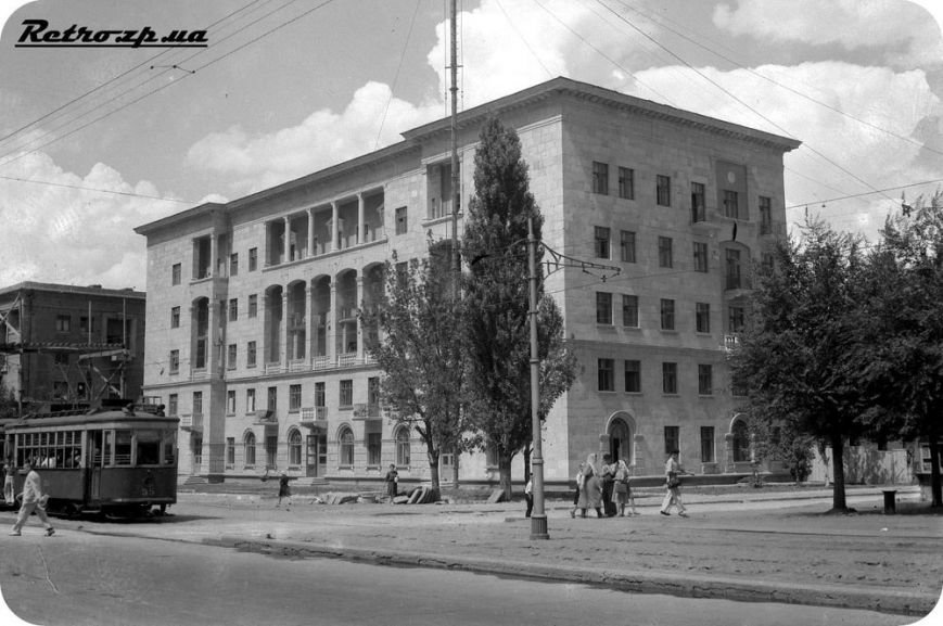 Прогулки по Запорожью с Романом Акбашем: гуляем от Металлургов до Л... Прогулки по Запорожью с Романом Акбашем: гуляем от Металлургов до Леонова (фото) - фото 19
