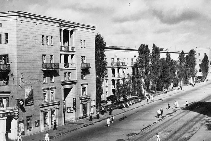 Прогулки по Запорожью с Романом Акбашем: гуляем от Металлургов до Л... Прогулки по Запорожью с Романом Акбашем: гуляем от Металлургов до Леонова (фото) - фото 2