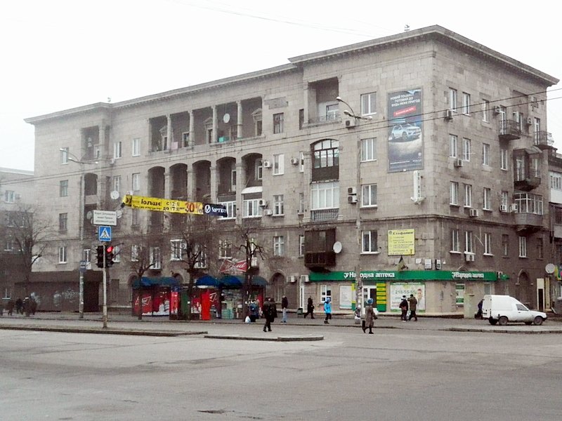 Прогулки по Запорожью с Романом Акбашем: гуляем от Металлургов до Л... Прогулки по Запорожью с Романом Акбашем: гуляем от Металлургов до Леонова (фото) - фото 20