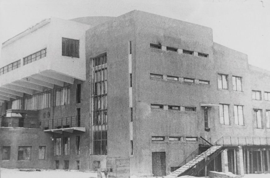 Прогулки по Запорожью с Романом Акбашем: гуляем от Металлургов до Л... Прогулки по Запорожью с Романом Акбашем: гуляем от Металлургов до Леонова (фото) - фото 24