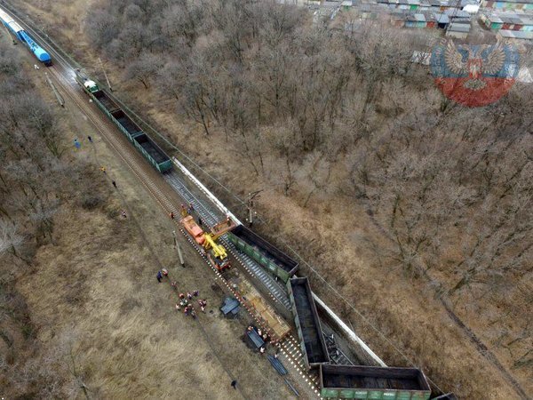 В Ясиноватой взорвался поезд - в В Ясиноватой взорвался поезд - в