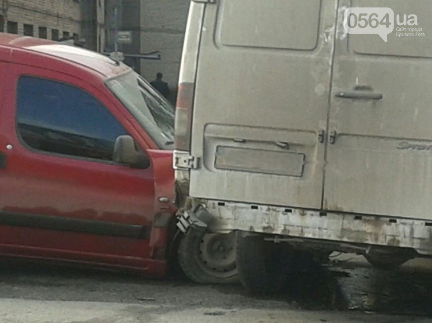 В Кривом Роге: квартиру почти сутки заливало канализационными стоками, на СевГОКе погиб рабочий, а В Кривом Роге: квартиру почти сутки заливало канализационными стоками, на СевГОКе погиб рабочий, а