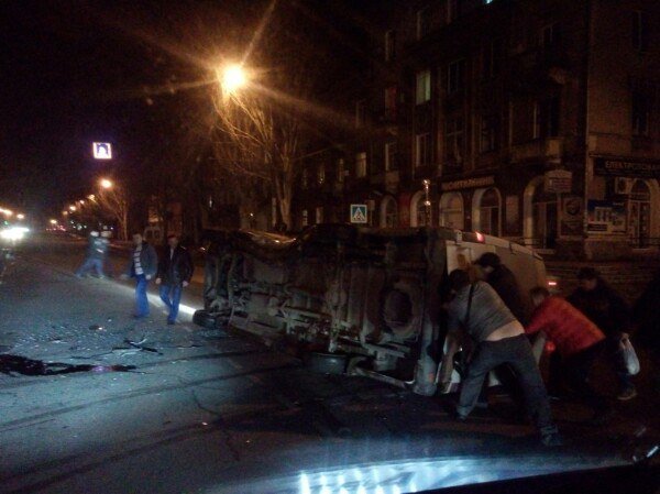 ДТП в Кривом Роге: Маршрутное такси влетело в микроавтобус (ФОТО) (фото) - фото 2 ДТП в Кривом Роге: Маршрутное такси влетело в микроавтобус (ФОТО) (фото) - фото 2