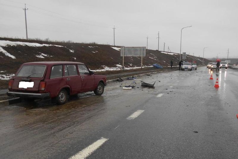 В столкновении двух легковушек под Белгородом погиб мужчина (фото) - фото 1 В столкновении двух легковушек под Белгородом погиб мужчина (фото) - фото 1