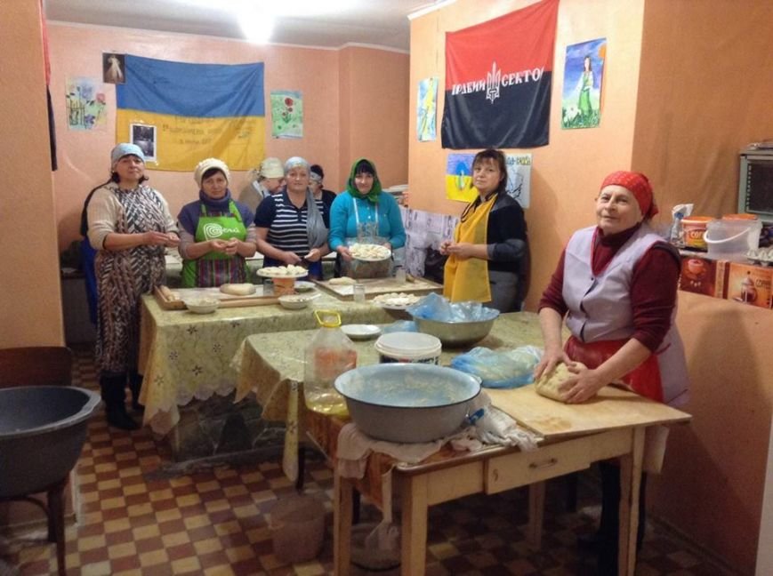 Тернополяни тішать бійців домашньою їжею (фото) (фото) - фото 1 Тернополяни тішать бійців домашньою їжею (фото) (фото) - фото 1