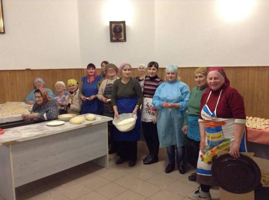 Тернополяни тішать бійців домашньою їжею (фото) (фото) - фото 1 Тернополяни тішать бійців домашньою їжею (фото) (фото) - фото 1