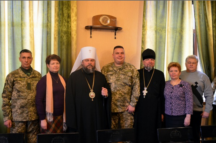 В Кривом Роге священник-ветеран Афганской войны удостоен награды Предстоятеля УПЦ МП Крестом с украшениями (ФОТО) (фото) - фото 1 В Кривом Роге священник-ветеран Афганской войны удостоен награды Предстоятеля УПЦ МП Крестом с украшениями (ФОТО) (фото) - фото 1