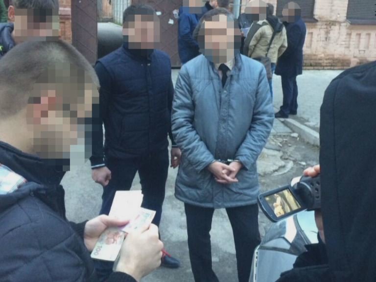 На Днепропетровщине СБУ задержала на взятке начальника отдела ГСЧС (ФОТО) (фото) - фото 1 На Днепропетровщине СБУ задержала на взятке начальника отдела ГСЧС (ФОТО) (фото) - фото 1