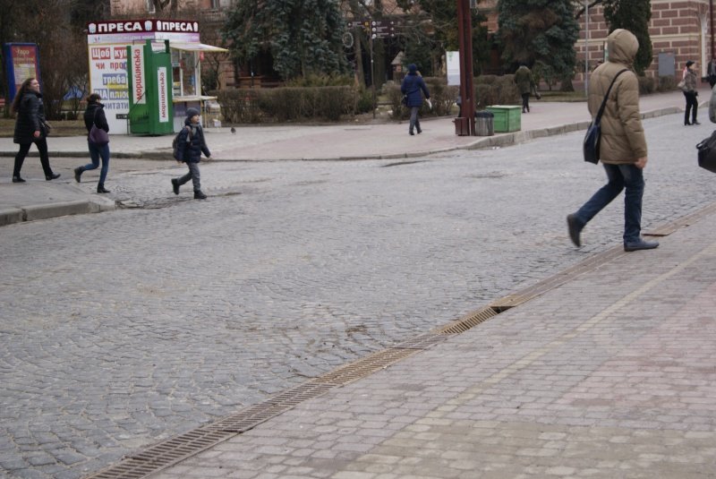 У Тернополі відновили обмежувачі руху при в’їзді на Театральний майдан (фото) (фото) - фото 1 У Тернополі відновили обмежувачі руху при в’їзді на Театральний майдан (фото) (фото) - фото 1