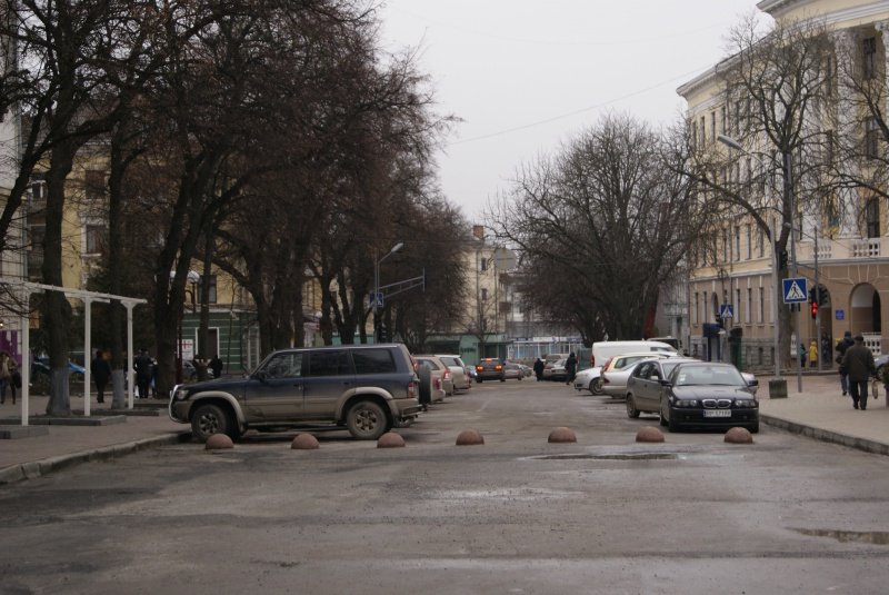 У Тернополі відновили обмежувачі руху при в’їзді на Театральний майдан (фото) (фото) - фото 1 У Тернополі відновили обмежувачі руху при в’їзді на Театральний майдан (фото) (фото) - фото 1