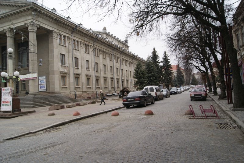 У Тернополі відновили обмежувачі руху при в’їзді на Театральний майдан (фото) (фото) - фото 1 У Тернополі відновили обмежувачі руху при в’їзді на Театральний майдан (фото) (фото) - фото 1