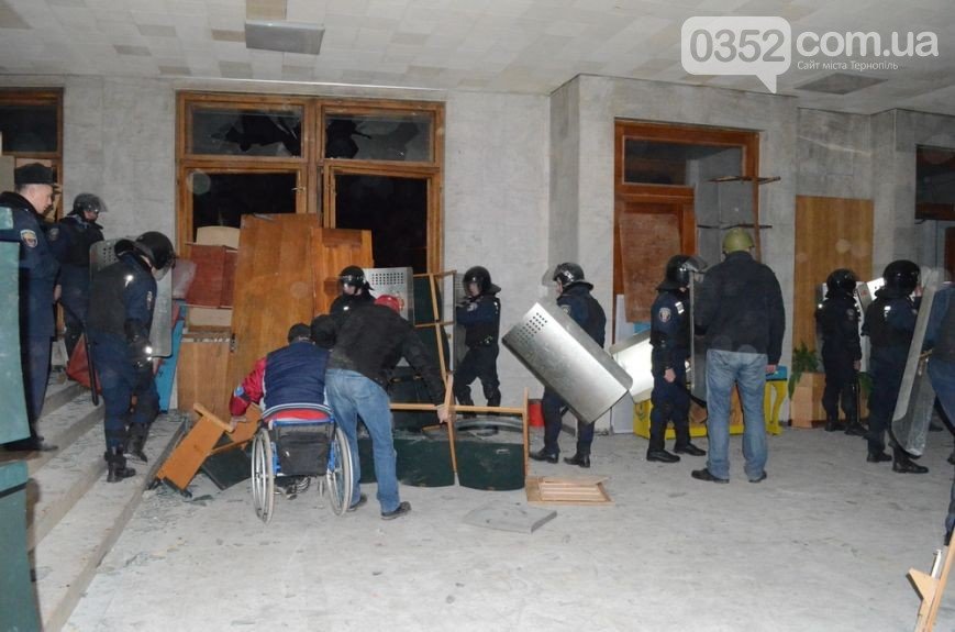Як у Тернополі намагалися викурити ницість з ОДА та правоохоронних органів (Фоторепортаж) (фото) - фото 1 Як у Тернополі намагалися викурити ницість з ОДА та правоохоронних органів (Фоторепортаж) (фото) - фото 1
