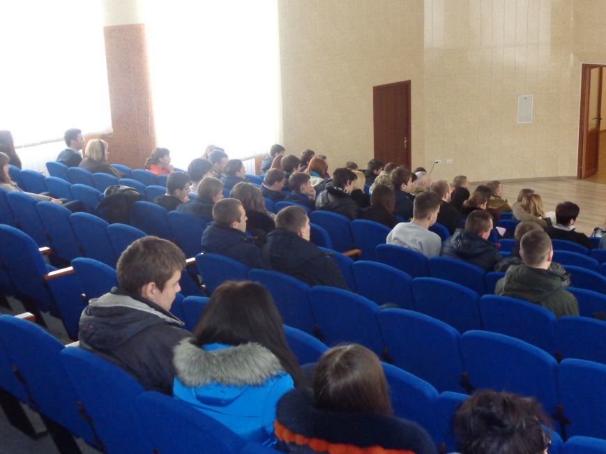 Сто белых шаров и минута молчания: студенты ДонНТУ Красноармейска почтили память и подвиг Героев Небесной Сотни (фото) - фото 11 Сто белых шаров и минута молчания: студенты ДонНТУ Красноармейска почтили память и подвиг Героев Небесной Сотни (фото) - фото 11