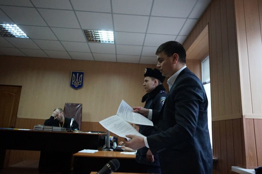 Суд не поддержал попытки полиции Кривого Рога арестовать и изолировать активиста Антона Кравченко (ФОТО) (фото) - фото 2 Суд не поддержал попытки полиции Кривого Рога арестовать и изолировать активиста Антона Кравченко (ФОТО) (фото) - фото 2