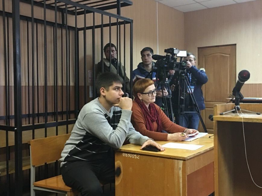 Суд не поддержал попытки полиции Кривого Рога арестовать и изолировать активиста Антона Кравченко (ФОТО) (фото) - фото 1 Суд не поддержал попытки полиции Кривого Рога арестовать и изолировать активиста Антона Кравченко (ФОТО) (фото) - фото 1