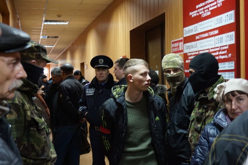 Суд не поддержал попытки полиции Кривого Рога арестовать и изолировать активиста Антона Кравченко (ФОТО) (фото) - фото 2 Суд не поддержал попытки полиции Кривого Рога арестовать и изолировать активиста Антона Кравченко (ФОТО) (фото) - фото 2