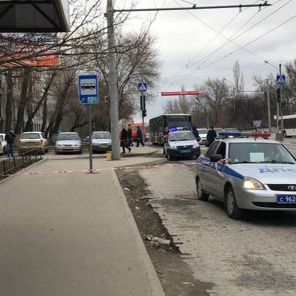 Общежитие ДГТУ на Нагибина эвакуировали из-за бесхозного пакета (фото) - фото 1 Общежитие ДГТУ на Нагибина эвакуировали из-за бесхозного пакета (фото) - фото 1