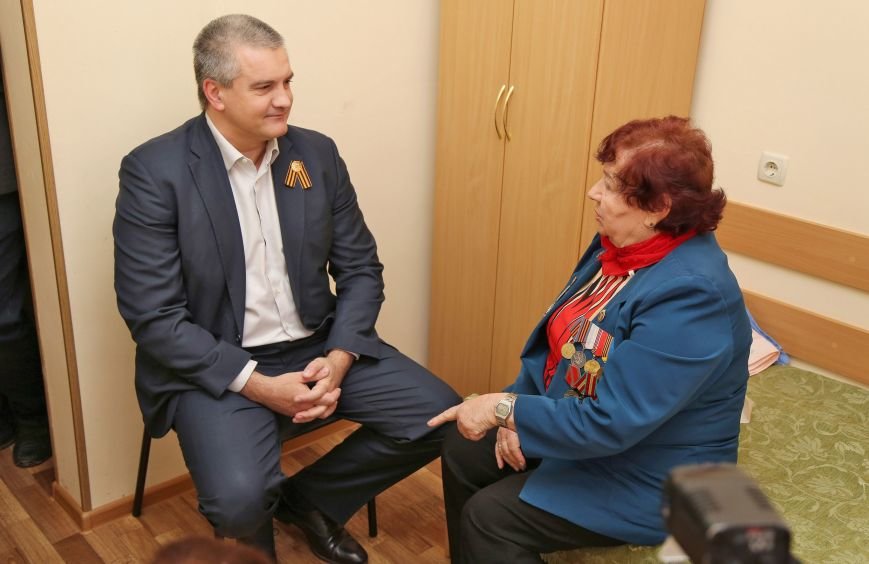 Аксёнов: Ветераны ВОВ всегда являлись для нас ярким примером стойкости, бодрости духа и любви к Родине (ФОТО) (фото) - фото 1 Аксёнов: Ветераны ВОВ всегда являлись для нас ярким примером стойкости, бодрости духа и любви к Родине (ФОТО) (фото) - фото 1