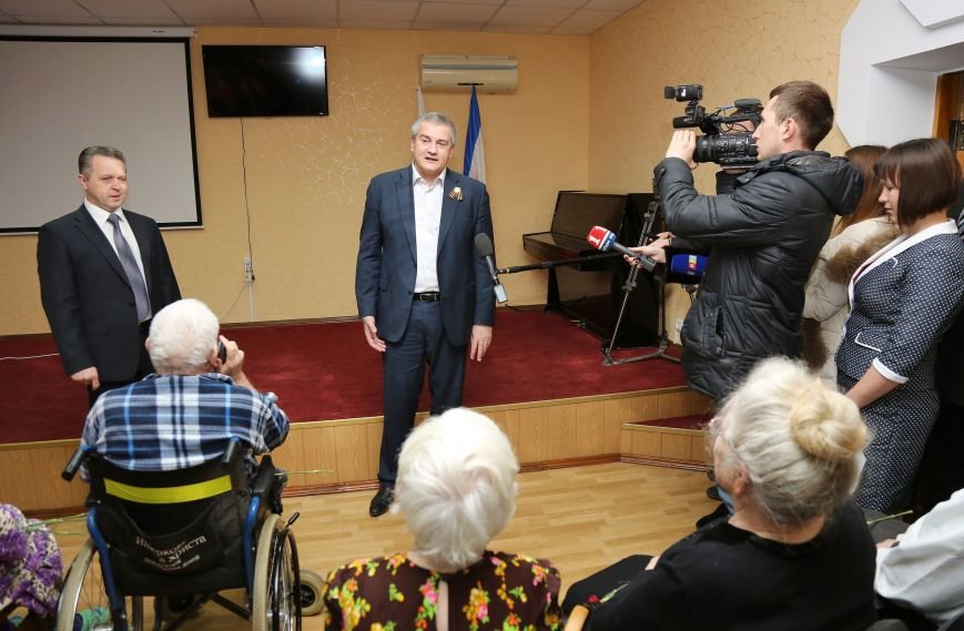 Аксёнов: Ветераны ВОВ всегда являлись для нас ярким примером стойкости, бодрости духа и любви к Родине (ФОТО) (фото) - фото 1 Аксёнов: Ветераны ВОВ всегда являлись для нас ярким примером стойкости, бодрости духа и любви к Родине (ФОТО) (фото) - фото 1