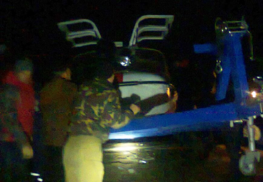 Спасатели Полтавщины снимали рыбаков с оторванной льдины, а те сопротивлялись (ФОТО) (фото) - фото 1 Спасатели Полтавщины снимали рыбаков с оторванной льдины, а те сопротивлялись (ФОТО) (фото) - фото 1