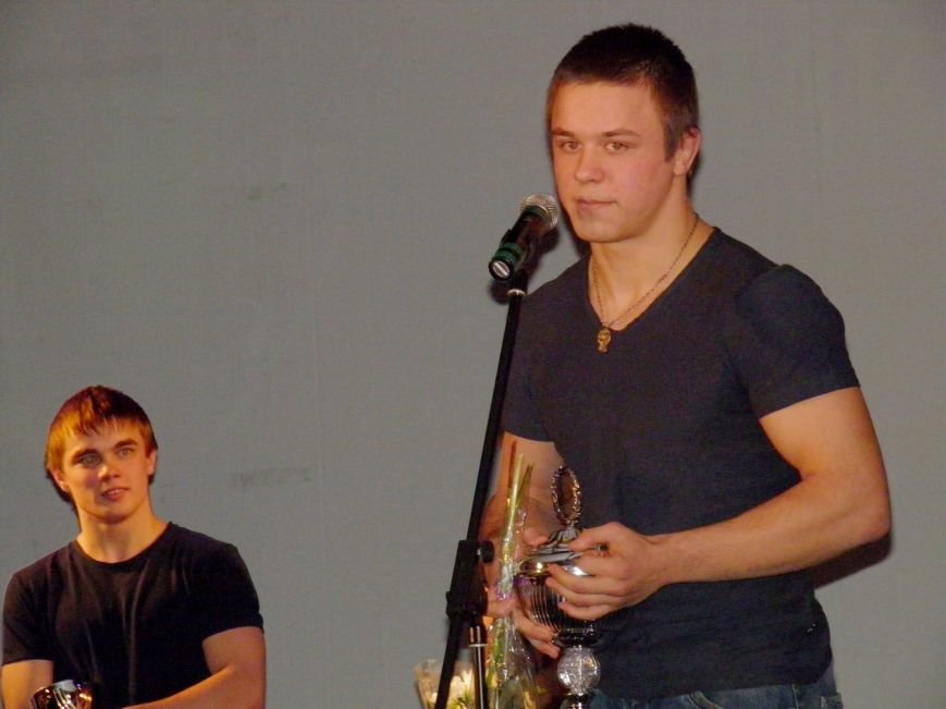 Дмитрий-Кияшок---чемпион-мира-2015-г.-по-греко-римской-борьбе (1) Дмитрий-Кияшок---чемпион-мира-2015-г.-по-греко-римской-борьбе (1)