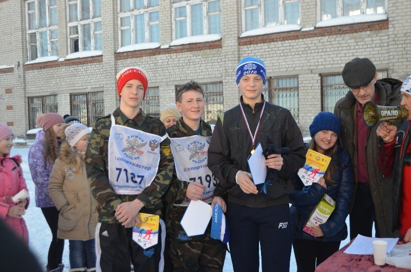 В южной части Полевского состоялись традиционные соревнования по биатлону на приз заслуженного учителя РСФСР Геннадия Чебыкина (фото) - фото 2 В южной части Полевского состоялись традиционные соревнования по биатлону на приз заслуженного учителя РСФСР Геннадия Чебыкина (фото) - фото 2
