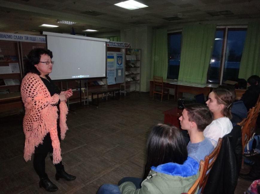 Слов'янська Ліга майбутніх поліцейських вшанувала пам'ять Героїв Небесної Сотні (фото) - фото 3 Слов'янська Ліга майбутніх поліцейських вшанувала пам'ять Героїв Небесної Сотні (фото) - фото 3