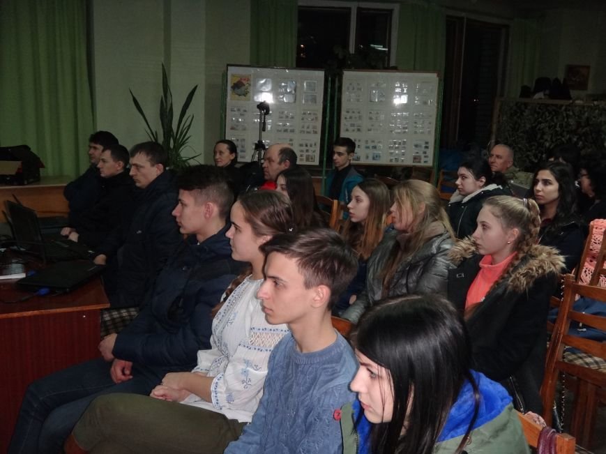 Слов'янська Ліга майбутніх поліцейських вшанувала пам'ять Героїв Небесної Сотні (фото) - фото 2 Слов'янська Ліга майбутніх поліцейських вшанувала пам'ять Героїв Небесної Сотні (фото) - фото 2