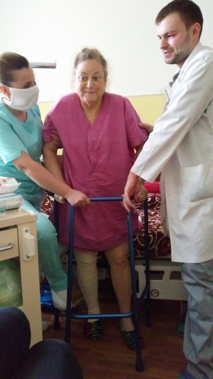 У Тернополі лікарі врятували американку від інвалідного візка (фото) - фото 1 У Тернополі лікарі врятували американку від інвалідного візка (фото) - фото 1