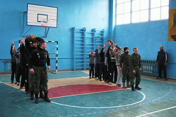 Полиция Луганщины активно берет участие в жизни прифронтового района области (ФОТО) (фото) - фото 2 Полиция Луганщины активно берет участие в жизни прифронтового района области (ФОТО) (фото) - фото 2