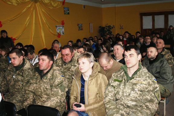 Полиция Луганщины активно берет участие в жизни прифронтового района области (ФОТО) (фото) - фото 1 Полиция Луганщины активно берет участие в жизни прифронтового района области (ФОТО) (фото) - фото 1