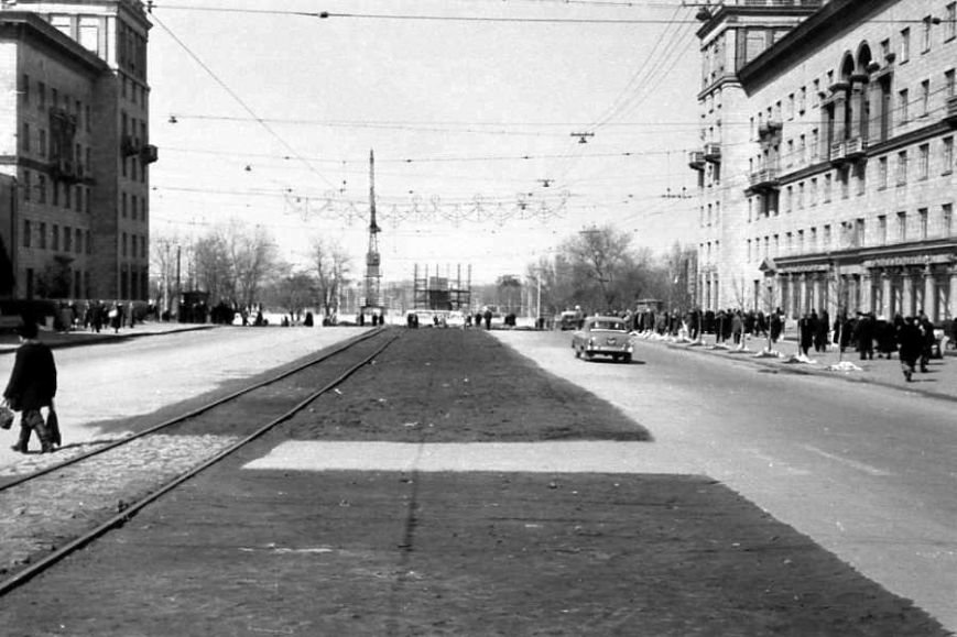 Гуд бай, Ленин или История запорожских памятников, которые демонтируют (Ретро-ФОТО, ВИДЕО) (фото) - фото 6 Гуд бай, Ленин или История запорожских памятников, которые демонтируют (Ретро-ФОТО, ВИДЕО) (фото) - фото 6