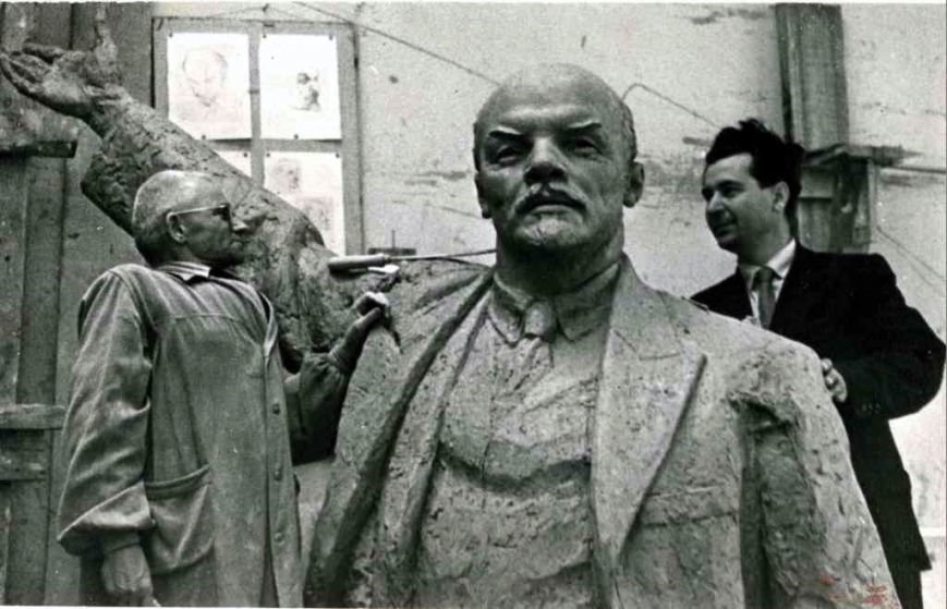 Гуд бай, Ленин или История запорожских памятников, которые демонтируют (Ретро-ФОТО, ВИДЕО) (фото) - фото 6 Гуд бай, Ленин или История запорожских памятников, которые демонтируют (Ретро-ФОТО, ВИДЕО) (фото) - фото 6