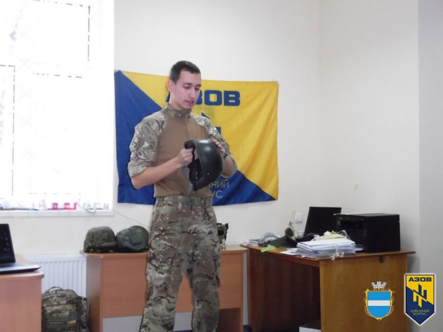 Вишкіл від ЦК «АЗОВ» у Кременчуці: усе, що ви не знали про військові шоломи (ФОТО) (фото) - фото 1 Вишкіл від ЦК «АЗОВ» у Кременчуці: усе, що ви не знали про військові шоломи (ФОТО) (фото) - фото 1