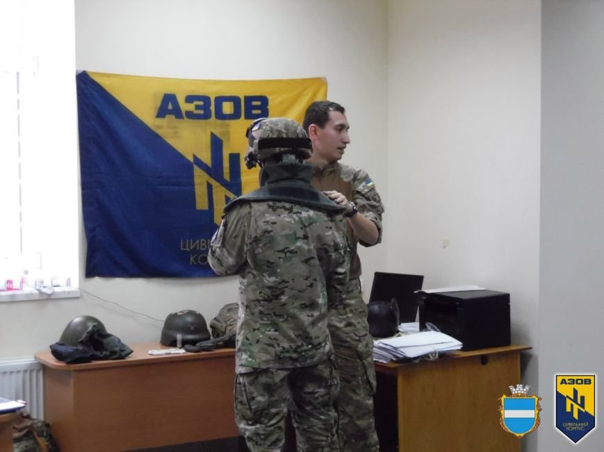 Вишкіл від ЦК «АЗОВ» у Кременчуці: усе, що ви не знали про військові шоломи (ФОТО) (фото) - фото 7 Вишкіл від ЦК «АЗОВ» у Кременчуці: усе, що ви не знали про військові шоломи (ФОТО) (фото) - фото 7