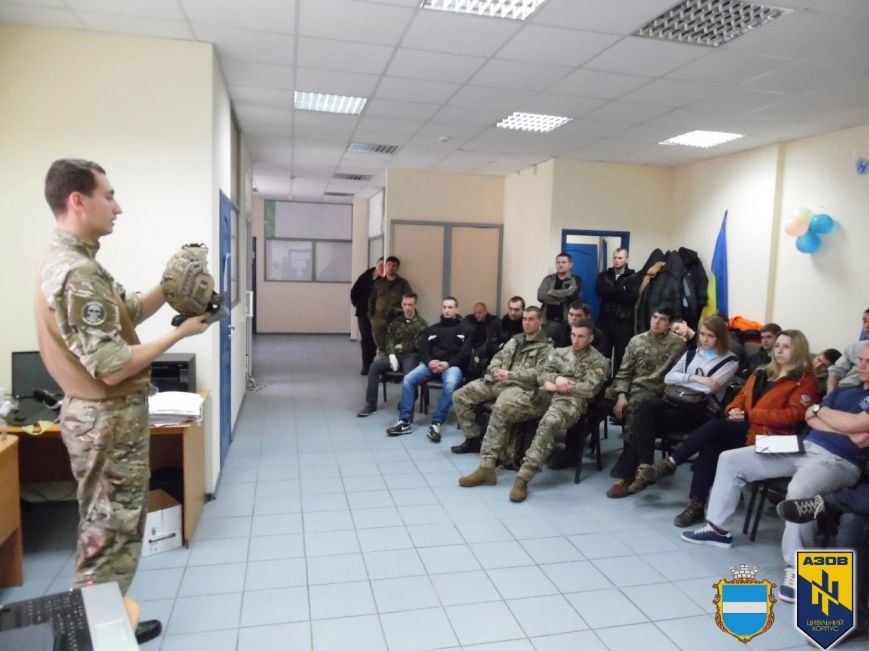 Вишкіл від ЦК «АЗОВ» у Кременчуці: усе, що ви не знали про військові шоломи (ФОТО) (фото) - фото 3 Вишкіл від ЦК «АЗОВ» у Кременчуці: усе, що ви не знали про військові шоломи (ФОТО) (фото) - фото 3