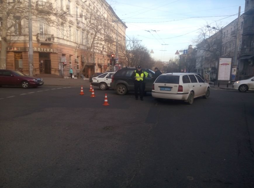В центре Одессы полиция попала в аварию (ФОТО) (фото) - фото 1