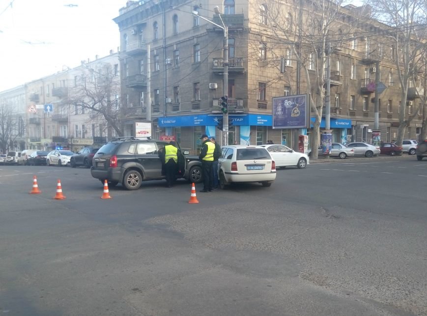 В центре Одессы полиция попала в аварию (ФОТО) (фото) - фото 1