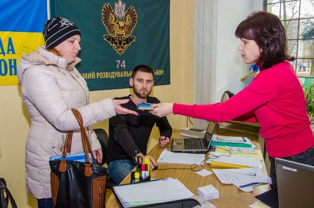 На Днепропетровщине введен бесплатный проезд для семей погибших участников АТО (фото) - фото 1 На Днепропетровщине введен бесплатный проезд для семей погибших участников АТО (фото) - фото 1