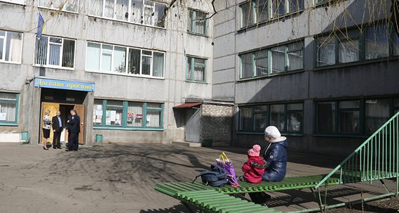 В мариупольской школе установили тревожную кнопку (фото) - фото 1 В мариупольской школе установили тревожную кнопку (фото) - фото 1