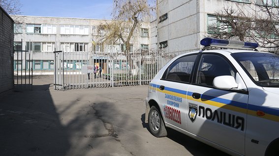 В мариупольской школе установили тревожную кнопку (фото) - фото 1 В мариупольской школе установили тревожную кнопку (фото) - фото 1