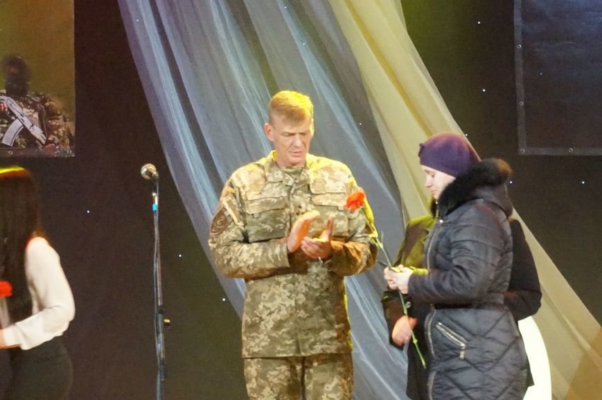 В годовщину выхода из Дебальцево награды погибших бойцов батальона В годовщину выхода из Дебальцево награды погибших бойцов батальона
