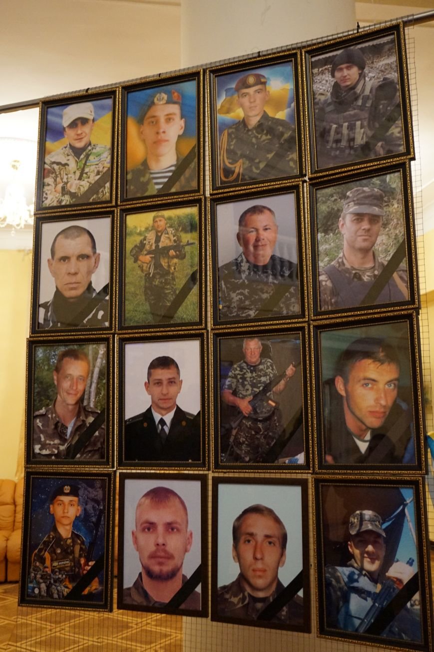 В годовщину выхода из Дебальцево награды погибших бойцов батальона В годовщину выхода из Дебальцево награды погибших бойцов батальона