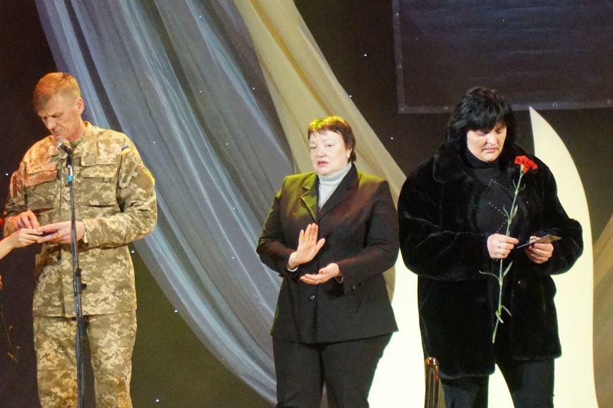 В годовщину выхода из Дебальцево награды погибших бойцов батальона В годовщину выхода из Дебальцево награды погибших бойцов батальона