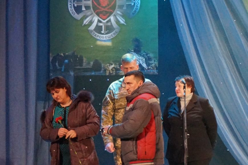 В годовщину выхода из Дебальцево награды погибших бойцов батальона В годовщину выхода из Дебальцево награды погибших бойцов батальона