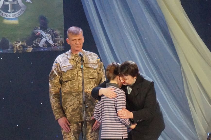 В годовщину выхода из Дебальцево награды погибших бойцов батальона В годовщину выхода из Дебальцево награды погибших бойцов батальона