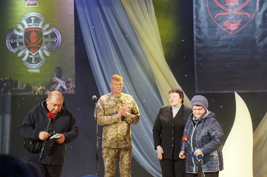 В годовщину выхода из Дебальцево награды погибших бойцов батальона В годовщину выхода из Дебальцево награды погибших бойцов батальона