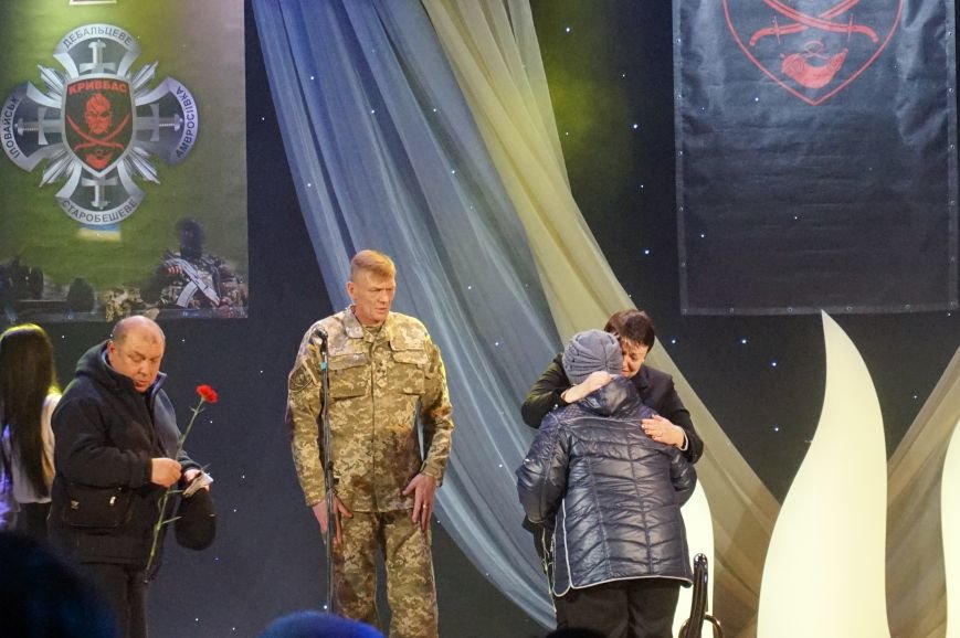 В годовщину выхода из Дебальцево награды погибших бойцов батальона В годовщину выхода из Дебальцево награды погибших бойцов батальона